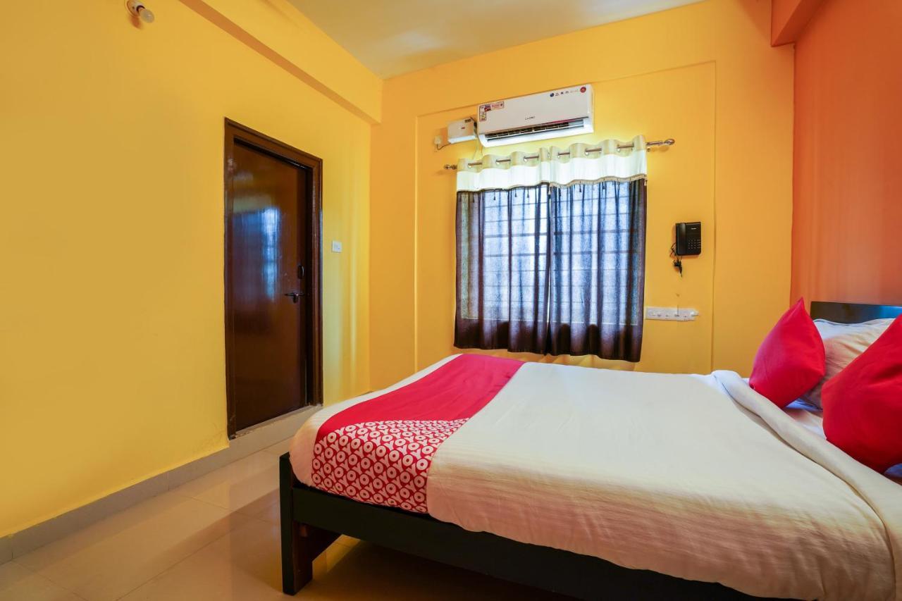 Oyo 70286 Svr Grand Hotel Hyderabad Exterior foto