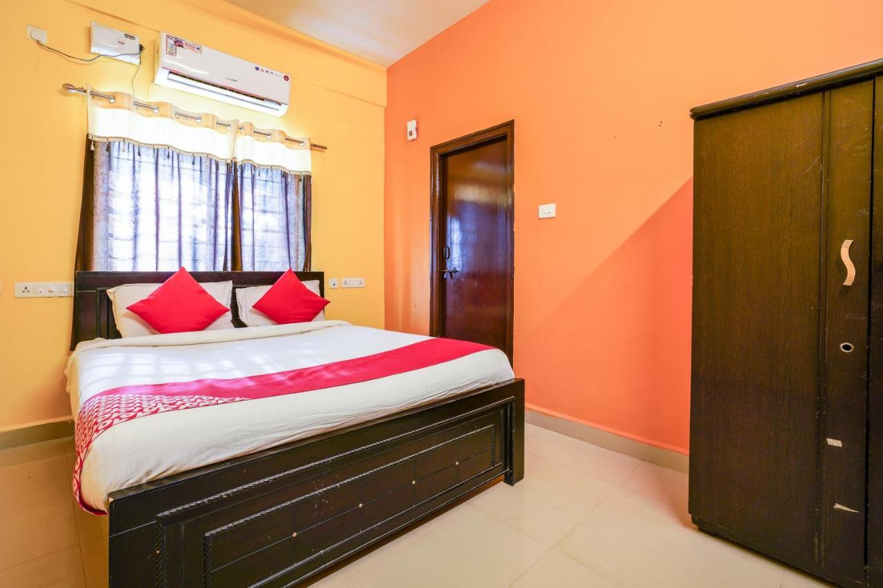 Oyo 70286 Svr Grand Hotel Hyderabad Exterior foto