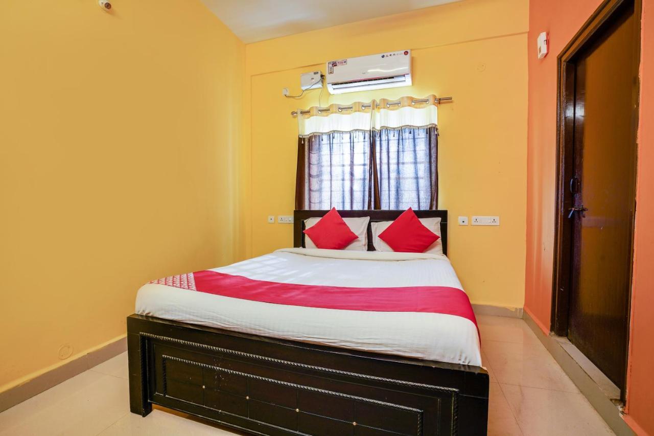 Oyo 70286 Svr Grand Hotel Hyderabad Exterior foto