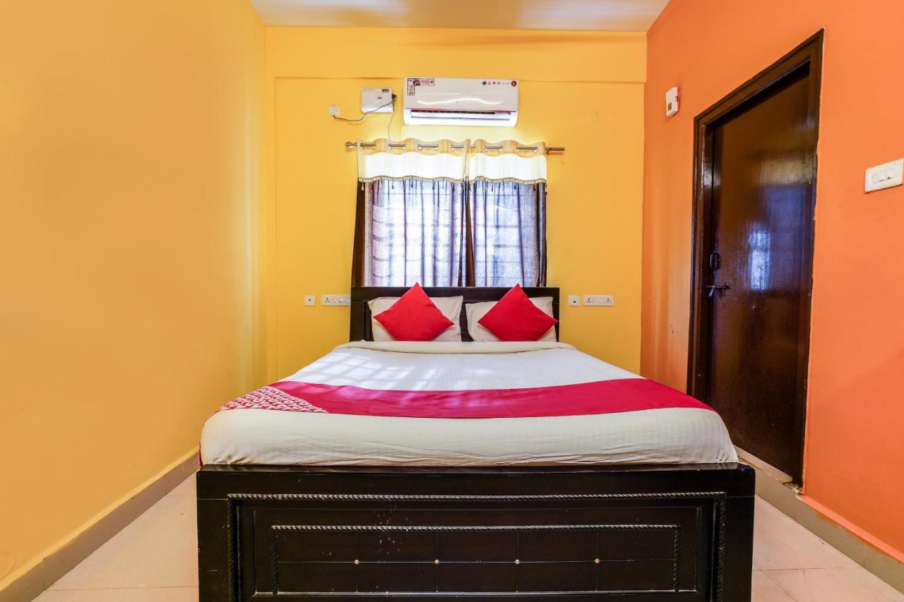 Oyo 70286 Svr Grand Hotel Hyderabad Exterior foto