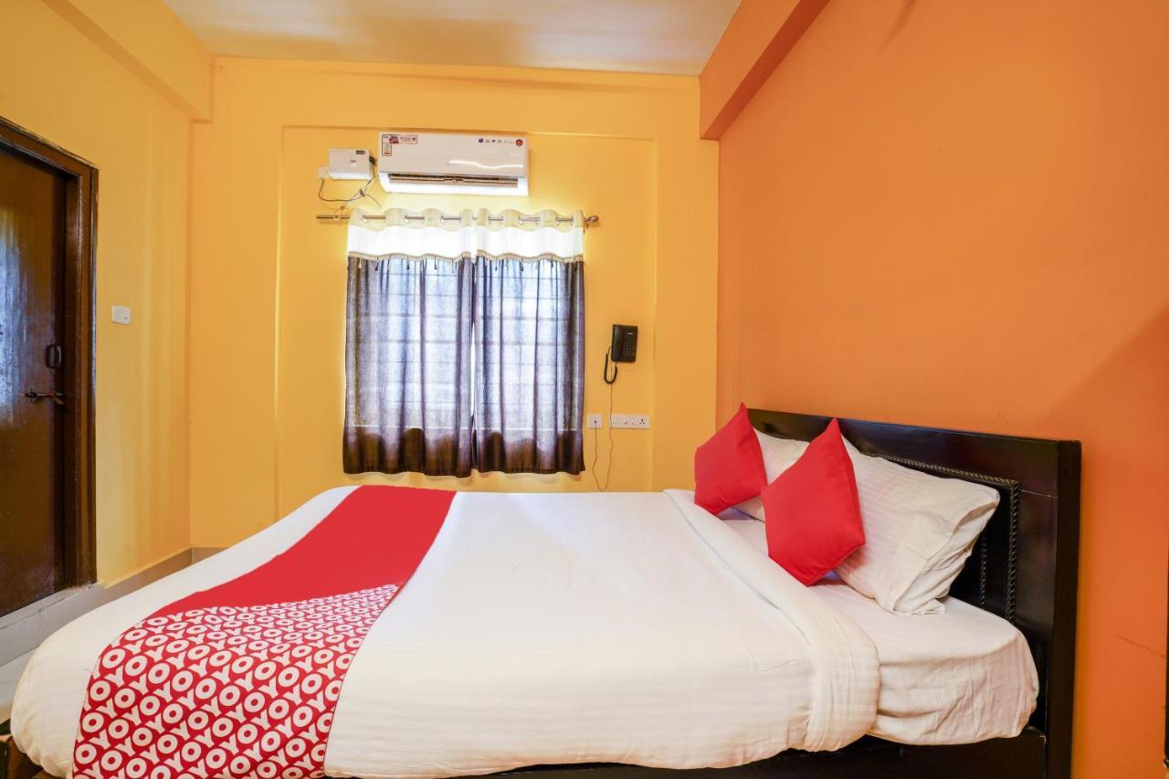 Oyo 70286 Svr Grand Hotel Hyderabad Exterior foto