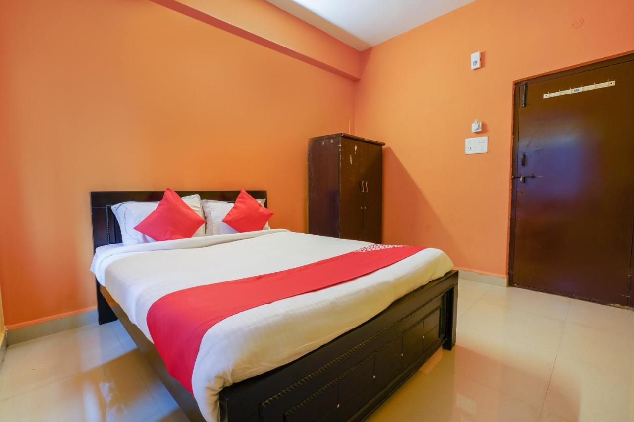 Oyo 70286 Svr Grand Hotel Hyderabad Exterior foto