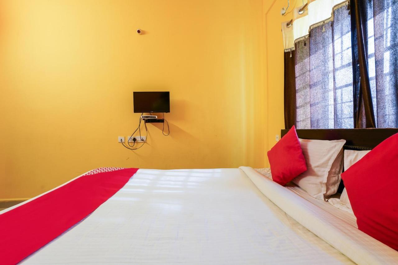 Oyo 70286 Svr Grand Hotel Hyderabad Exterior foto